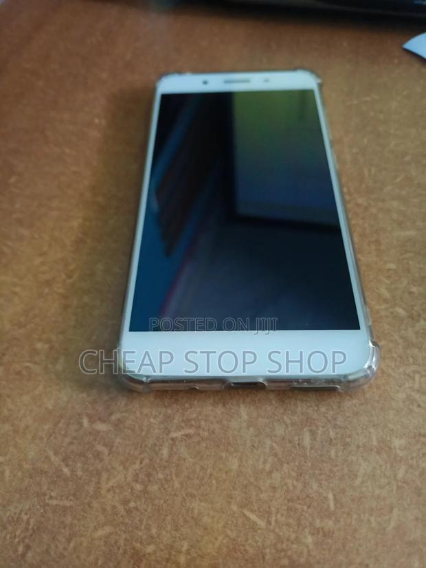 New Vivo Y66i 32 GB Gold - thumbnail 2