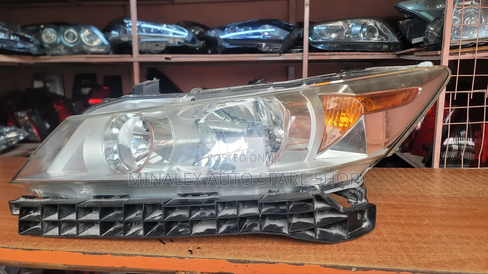 Honda Streem Headlight Complete With Synon And Bulbs