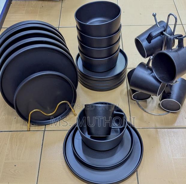 Aesthetic Black Minimalist Dinner Set (24 PCS )