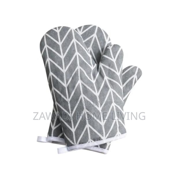 Grey Oven Gloves - thumbnail 3