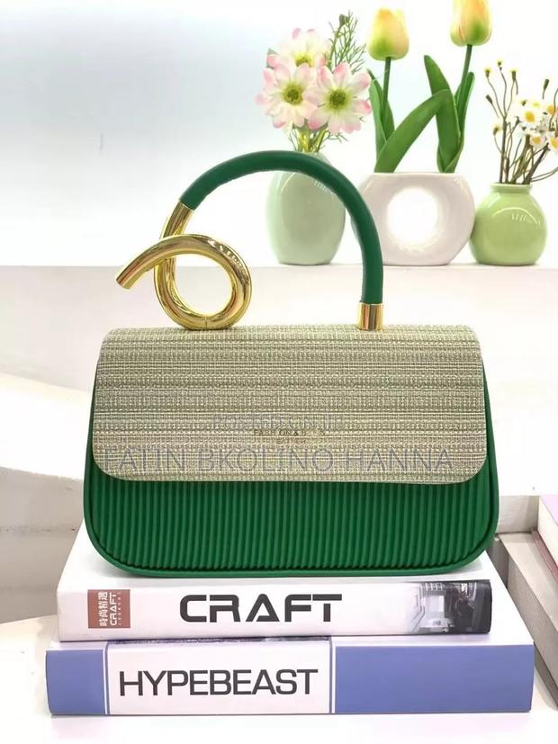 Simple and Fashion Shoulder Bag