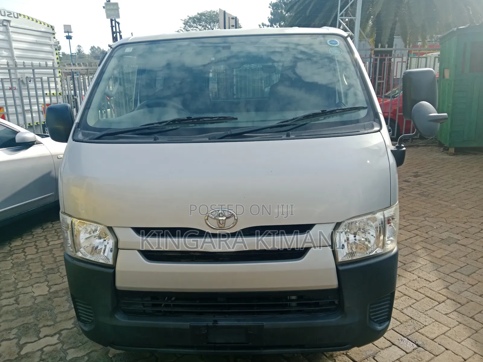 Toyota HiAce 2016 Silver