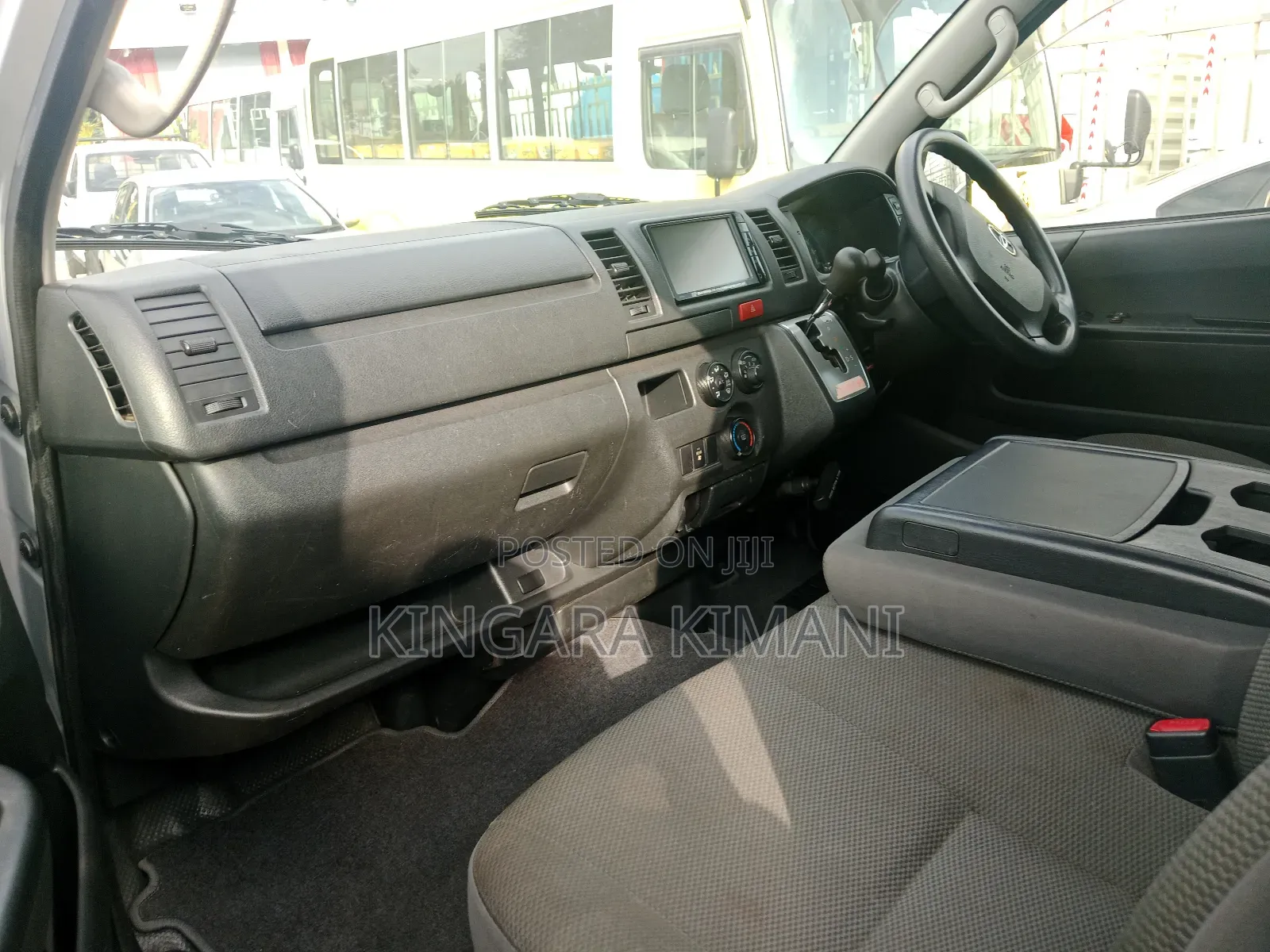 Toyota HiAce 2016 Silver