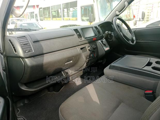 Toyota HiAce 2016 Silver - thumbnail 3