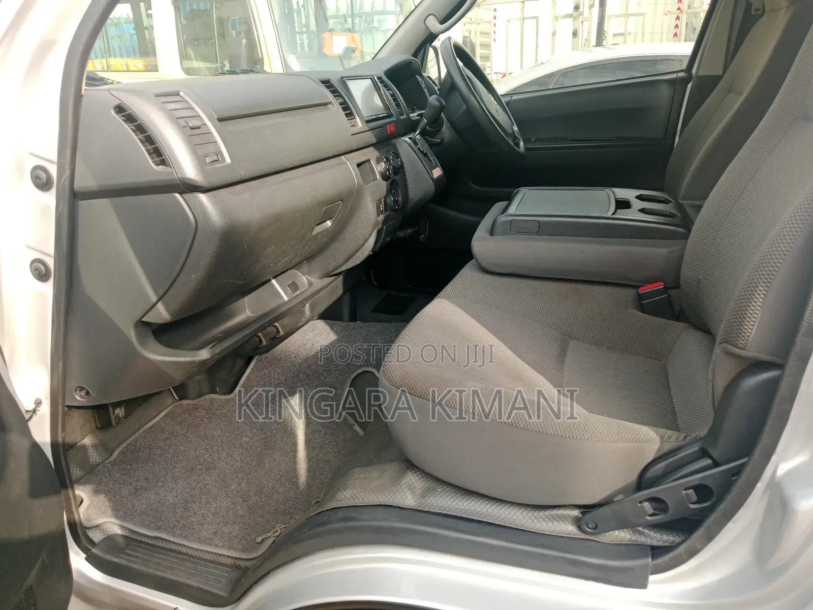 Toyota HiAce 2016 Silver