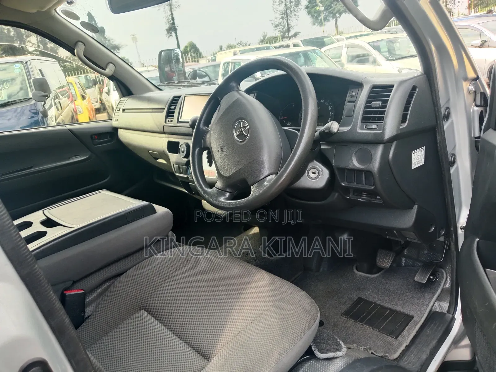 Toyota HiAce 2016 Silver