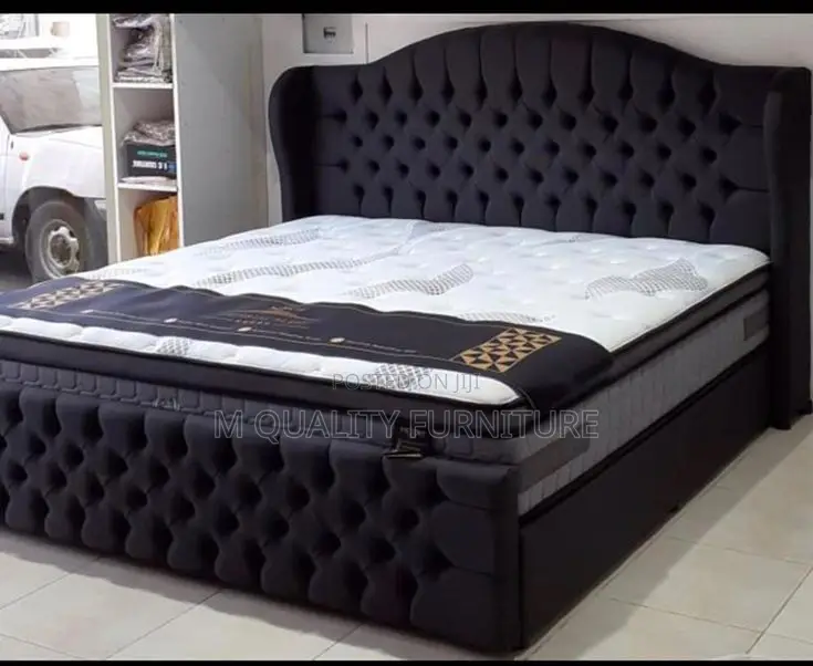 Black 5 by 6 Chesterfield Bed