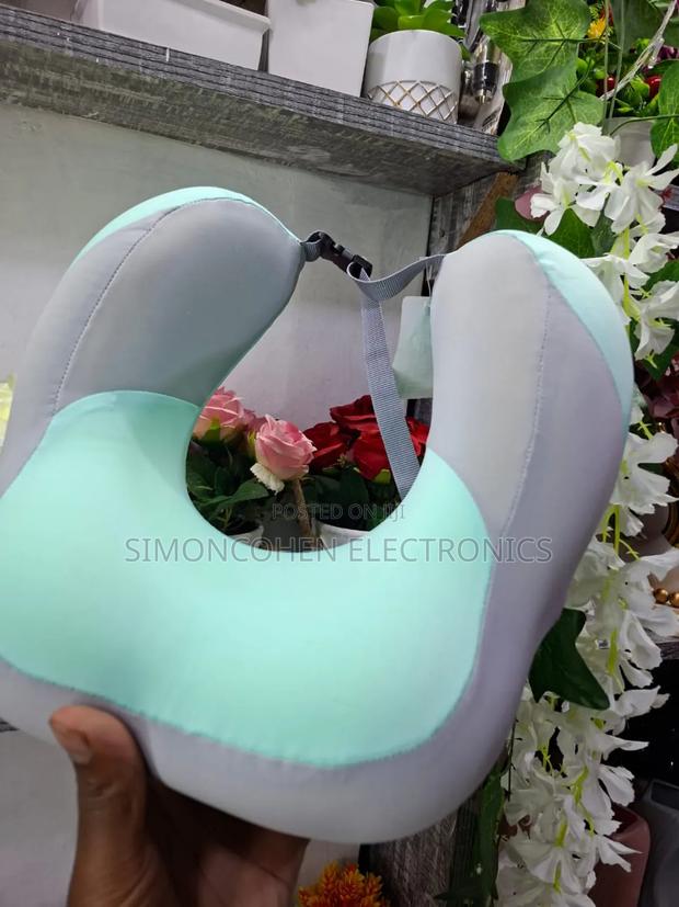 U-Shaped Travel Neck Pillow - thumbnail 3