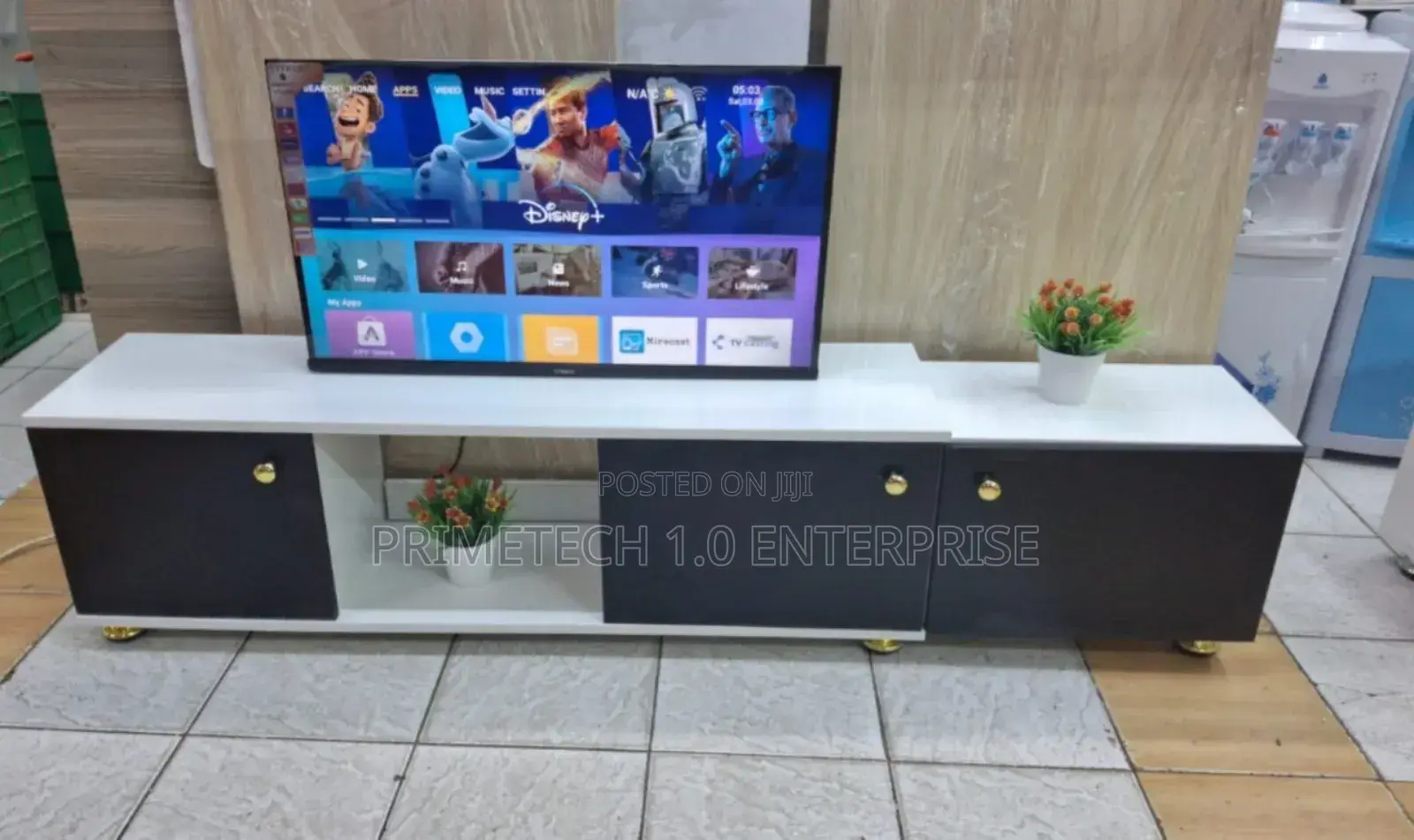 Tokyo Expandable Tv Stand