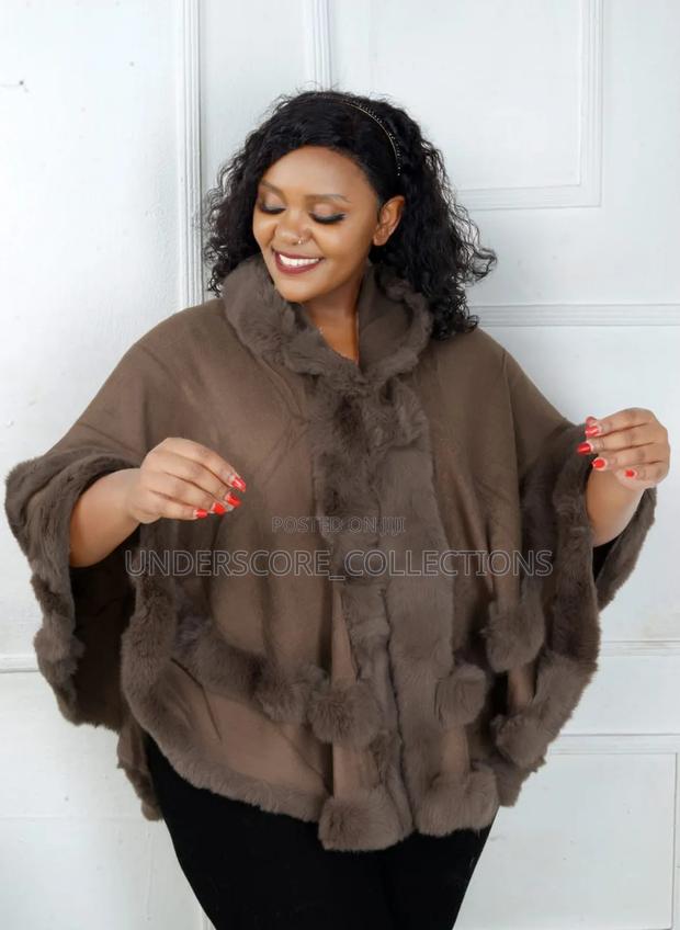 Cosy and Warm Fleece Poncho - thumbnail 4