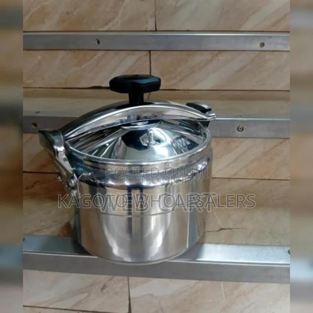 With Pressure Control- 7litres Manual Pressure Cooker - main view