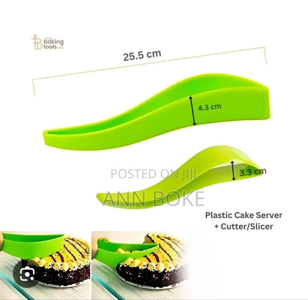 *Plastic Curve Cake Server Tool Now in Green Colour