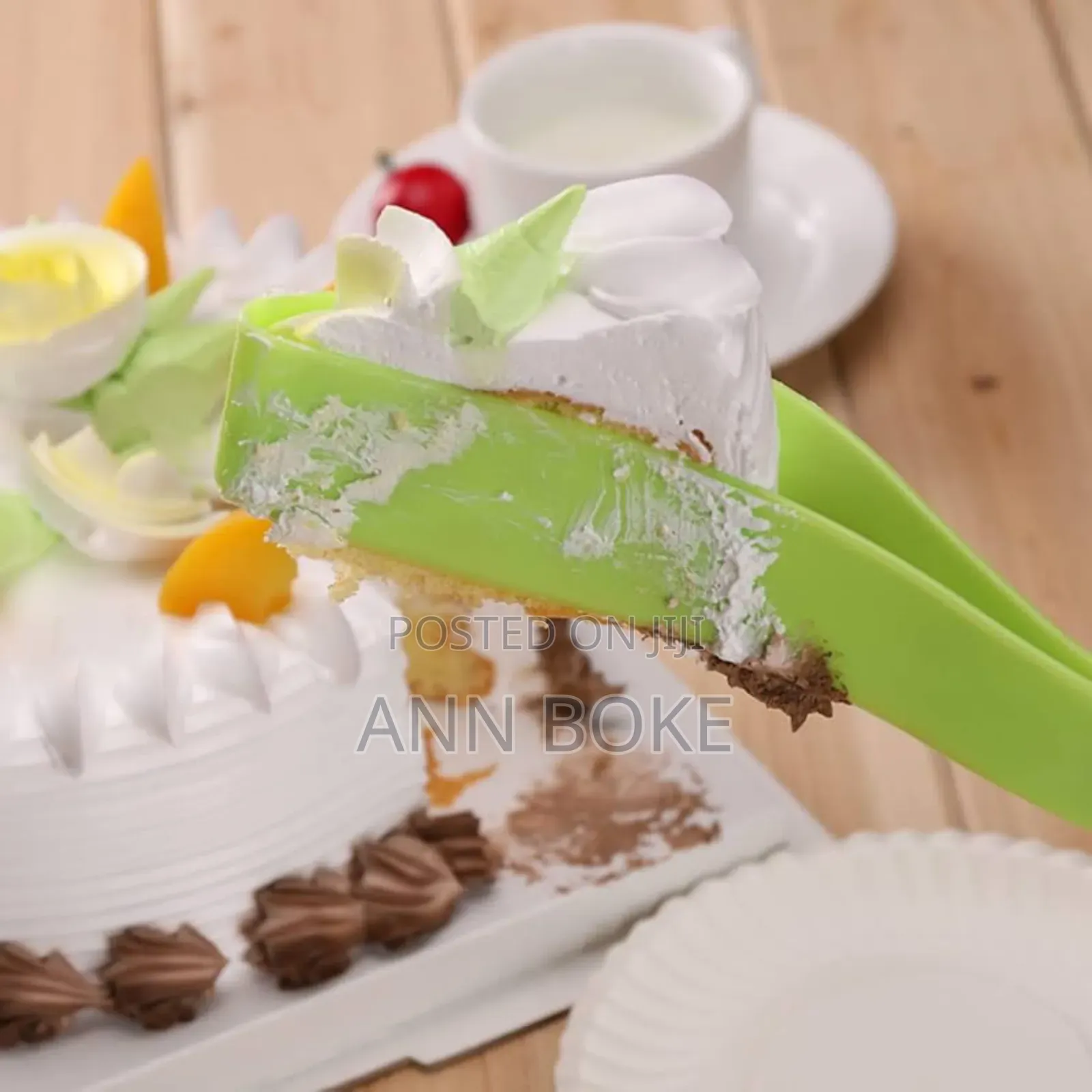 *Plastic Curve Cake Server Tool Now in Green Colour