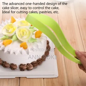 *Plastic Curve Cake Server Tool Now in Green Colour