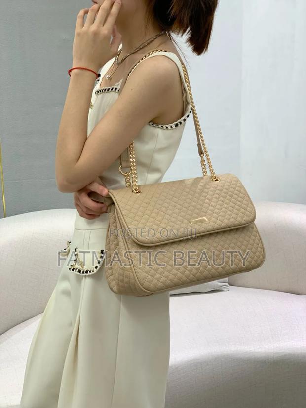 Trending Shoulder Bag - thumbnail 4