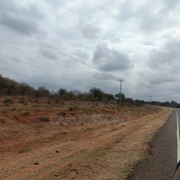 Lands on Sale Along Machakos Kitui Highway.From