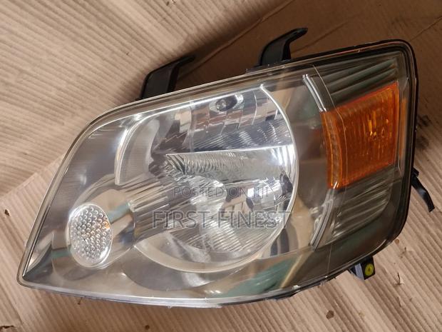 Noah 2003 Headlights Xenon - main view