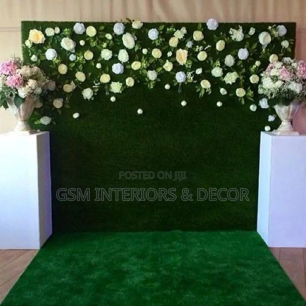 Artificial Wall Grass Carpet With Floral Backdrops 10mm