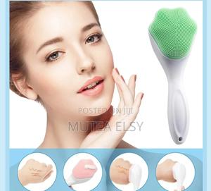 Cut Claw Shaped Washing Massage Silicone Scrubber Face Brush - main view