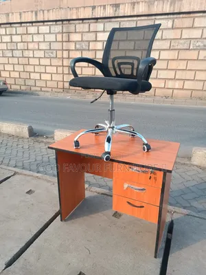 Brand New Office Desk With Swivel Mesh Office Chair Uy5k