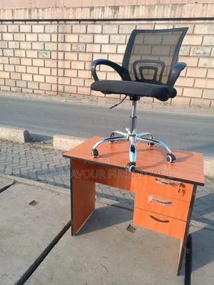 Lockable Drawers Office Desk With Mesh Office Chair Vd4q