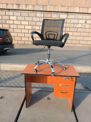 Modern Lockable Office Desk With Mesh Office Chair Hq8k