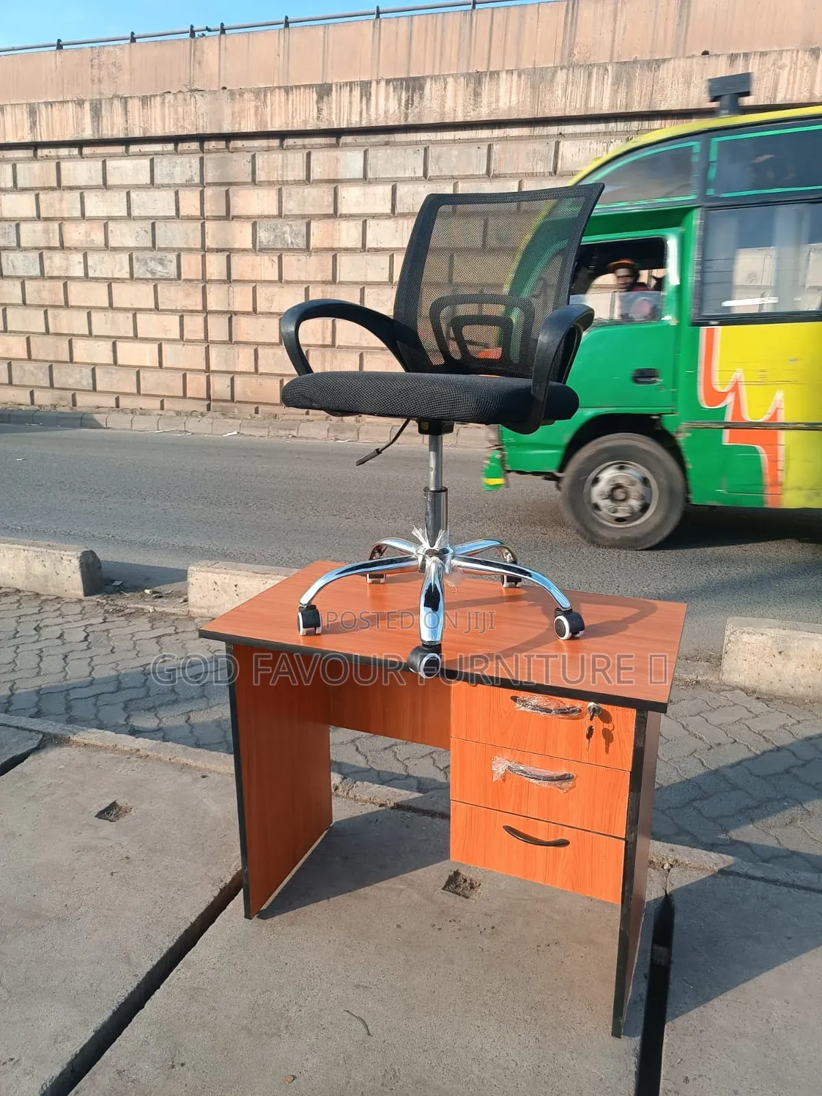 Unique Design Office Desk With Mesh Office Chair Black Hj5c