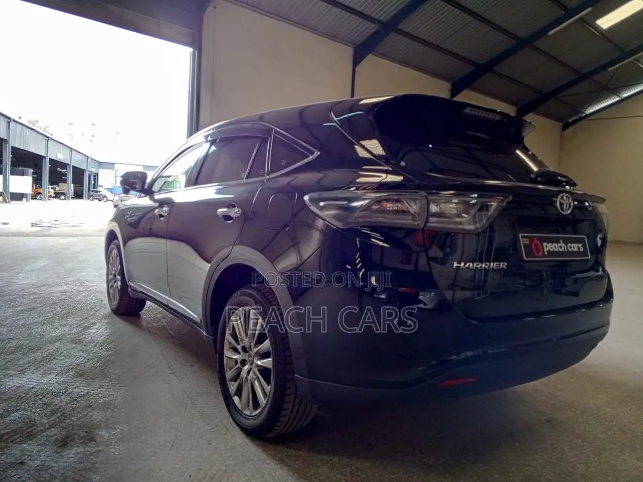 Toyota Harrier 2.0 2015 Black