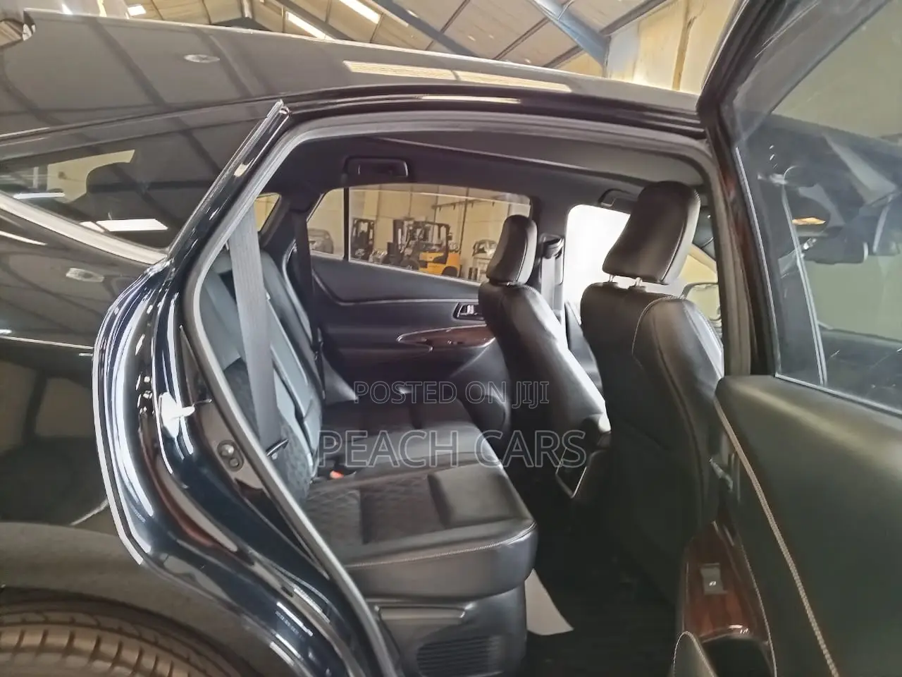 Toyota Harrier 2.0 2015 Black