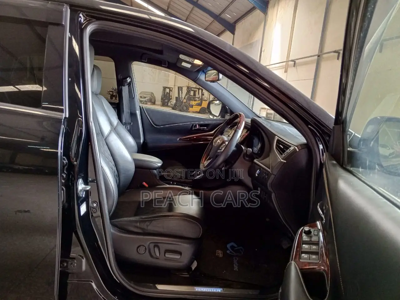 Toyota Harrier 2.0 2015 Black