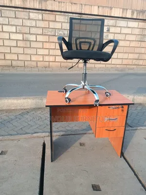Brown Lockable Office Desk With Mesh Secretarial Chair Vr3k