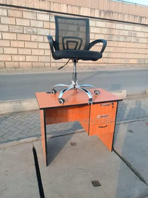 Quality Lockable Office Desk With Mesh Office Chair Hq8j