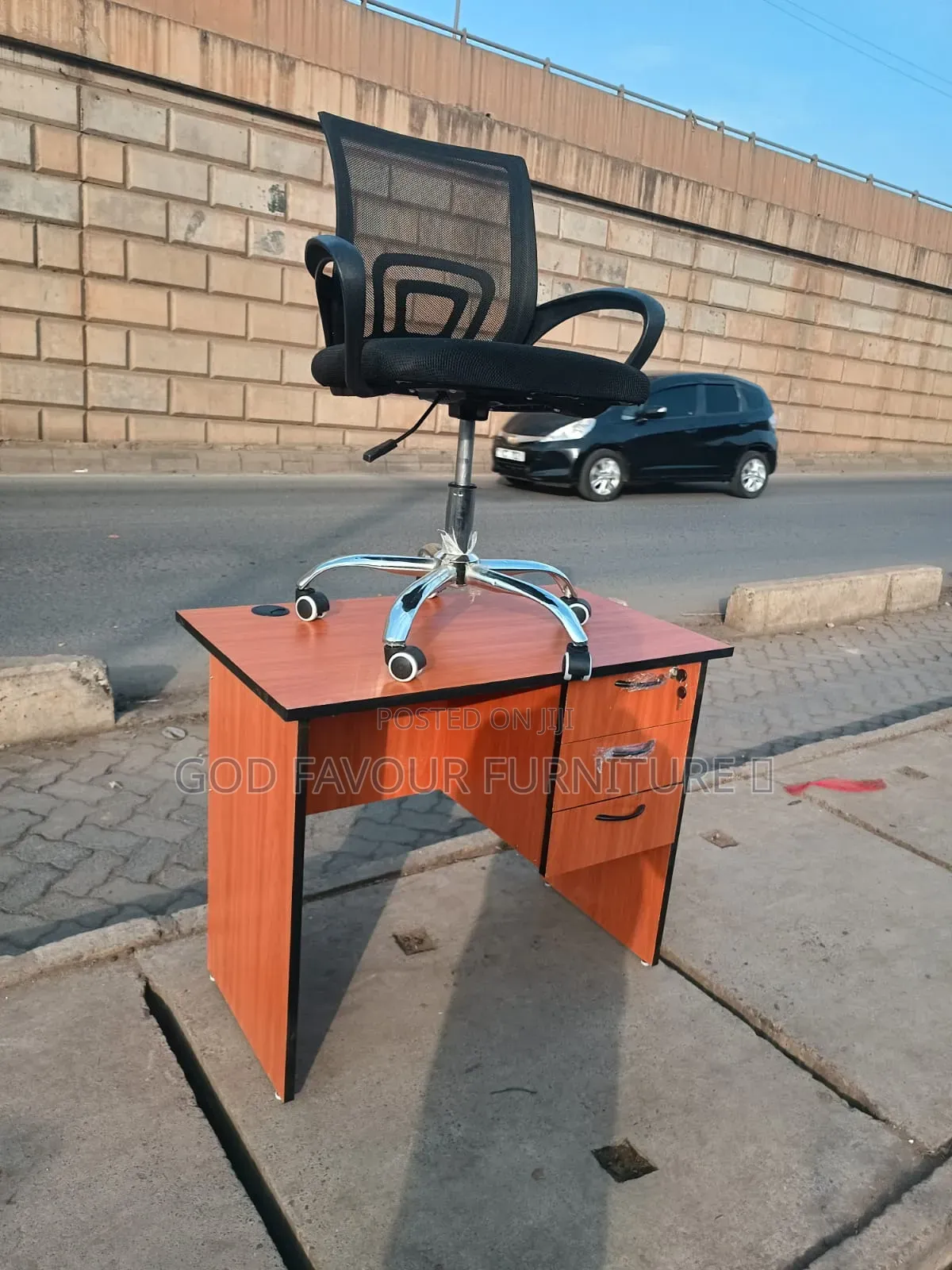 Generic Brown Office Desk With Mesh Swivel Office Chair Gr4