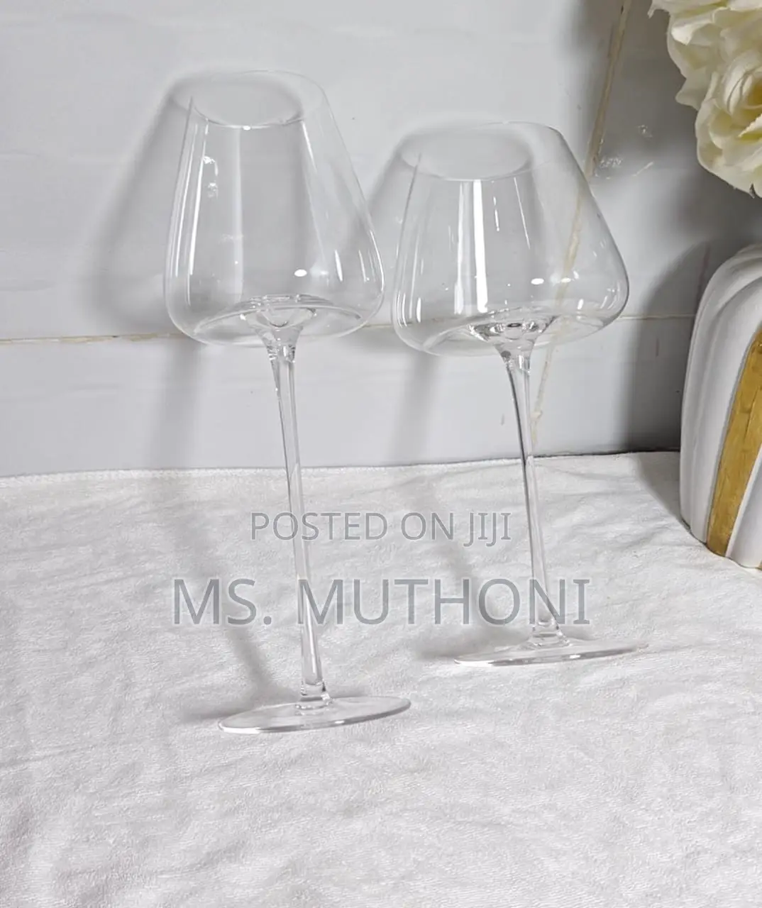 2 High Quality Long Stem Clear Wine Glasses.