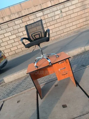 Generic Lockable Brown Office Desk With Mesh Office Chair H8