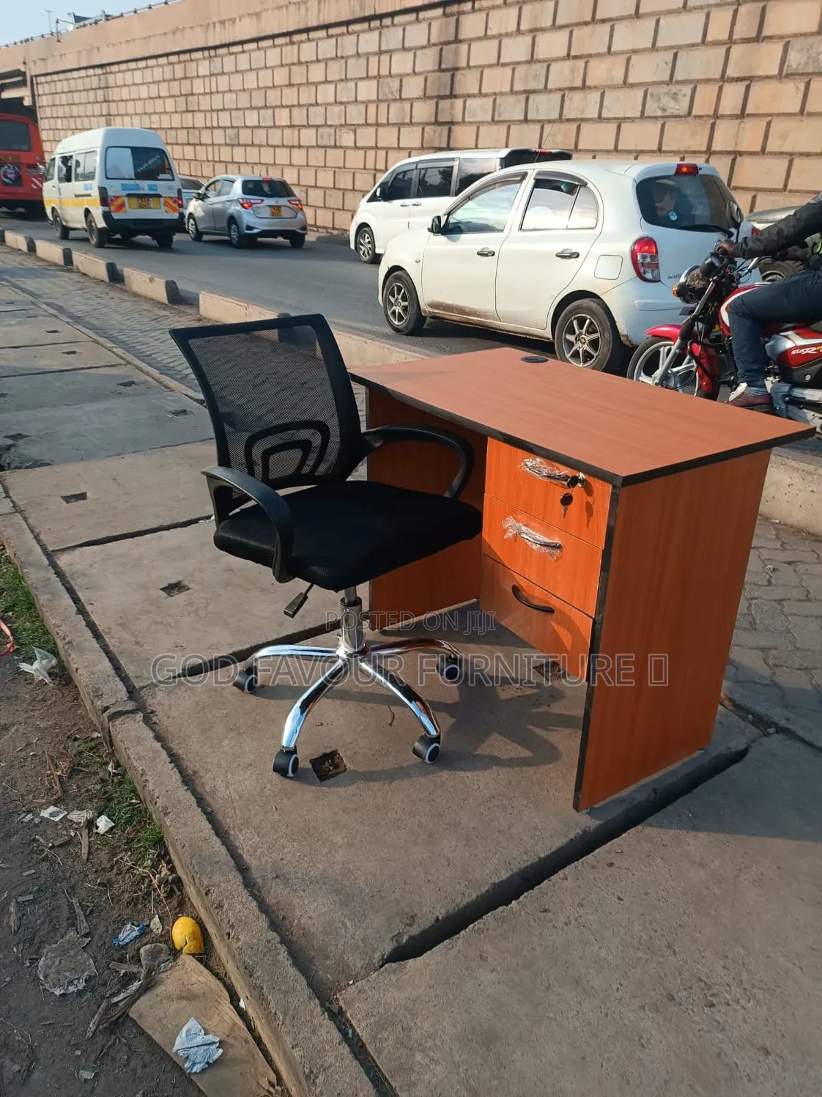 Modern Unique Office Desk With Mesh Swivel Office Chair Jw8m