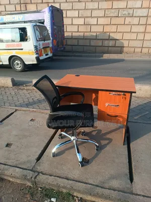 Black Mesh Office Chair With Lockable Office Desk Gf3q