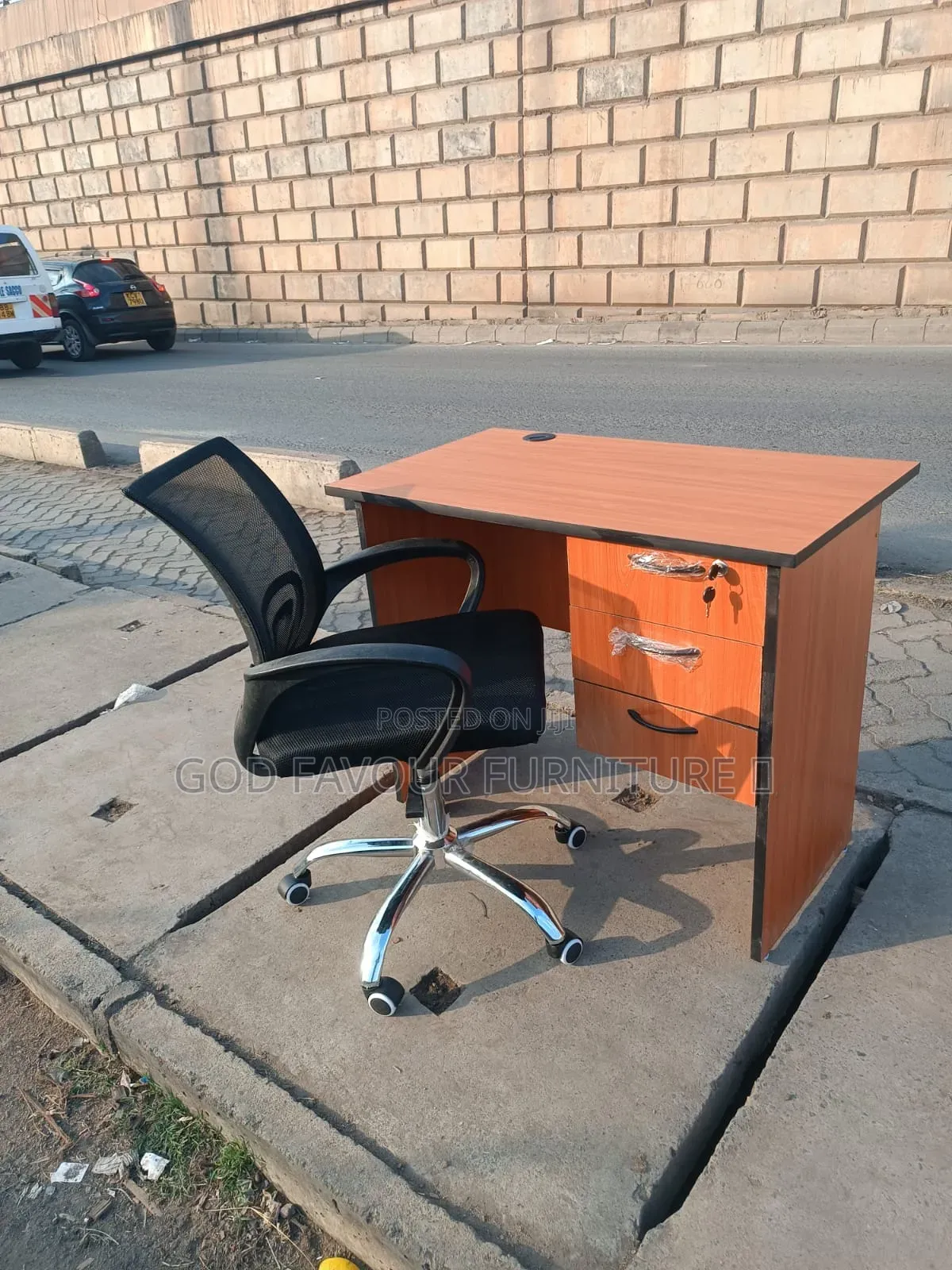 Swivel Adjustable Mesh Office Chair With Lockable Desk Qb8t