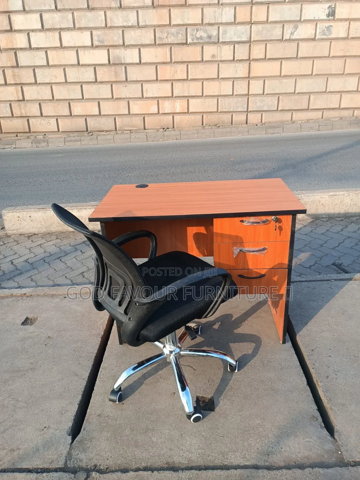 Vintage Swivel Office Chair With Lockable Office Desk Qj2j