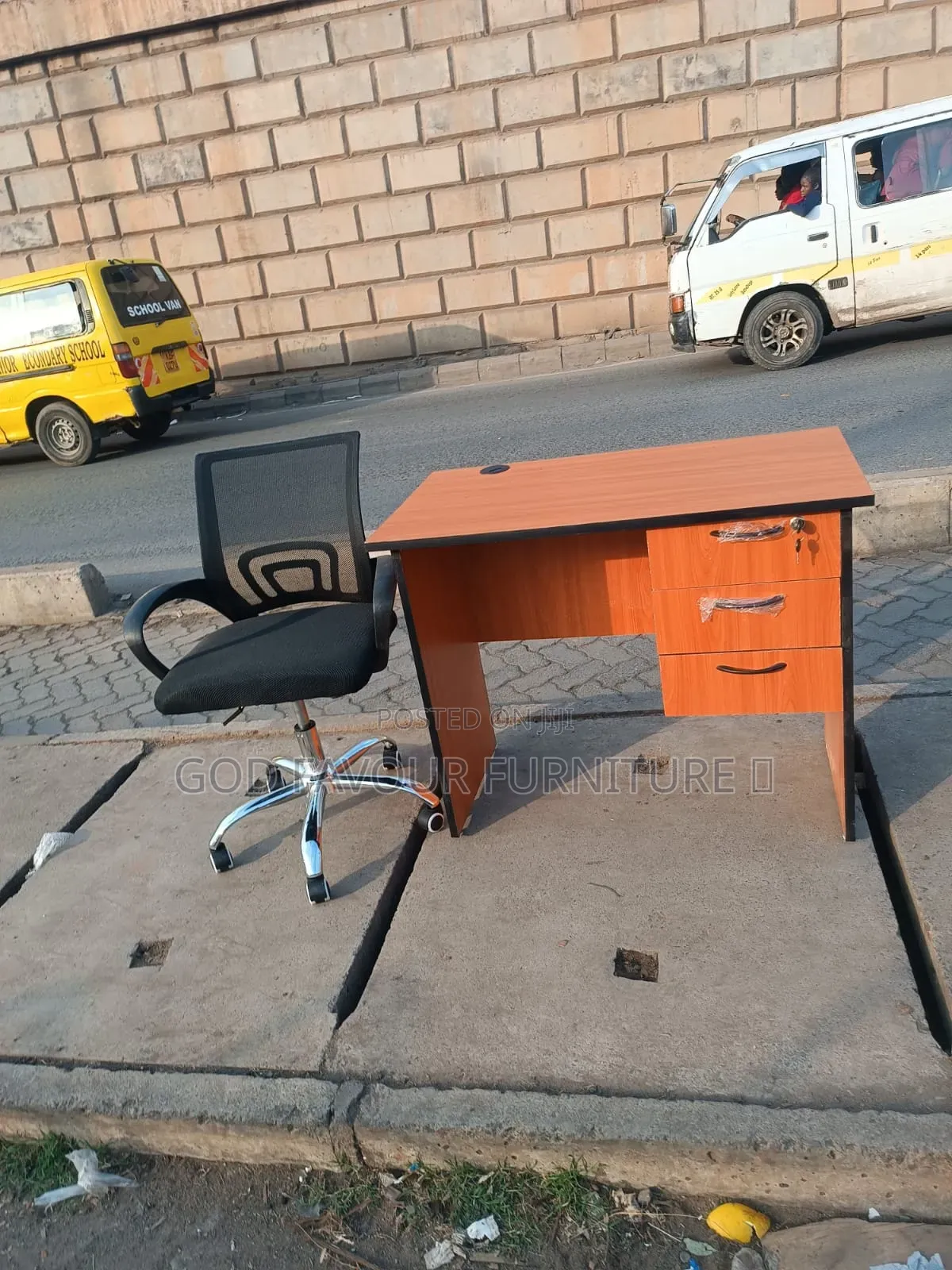 Modern Brown Office Desk With Secretarial Mesh Chair Qj8j