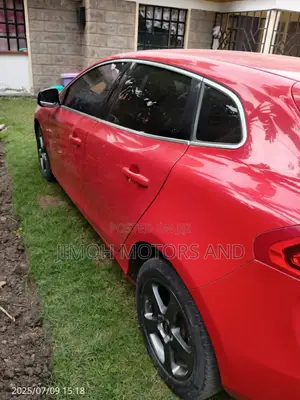 Volvo V40 2015 Red