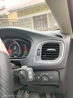 Volvo V40 2015 Red