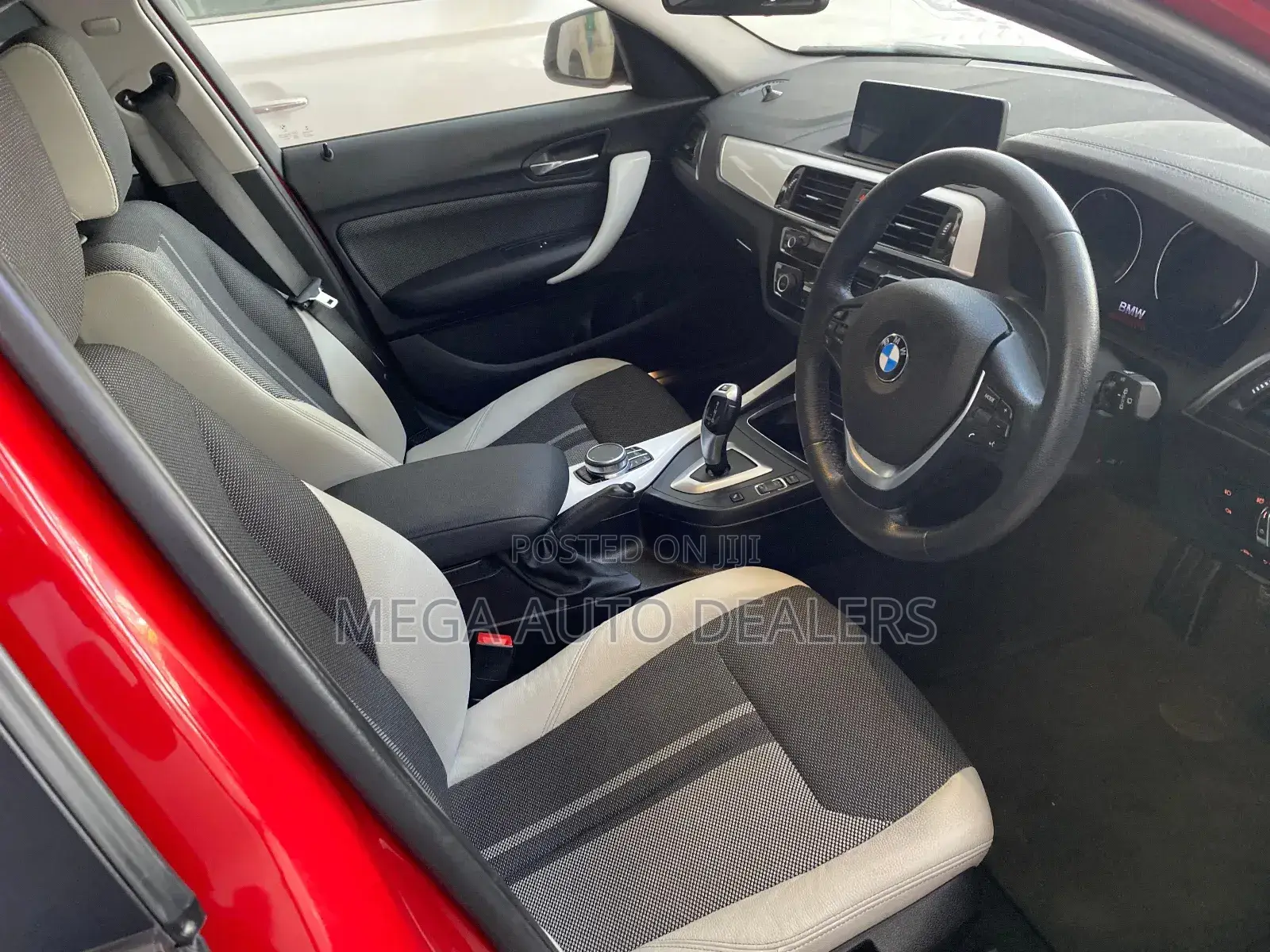 BMW 118i 2018 Red