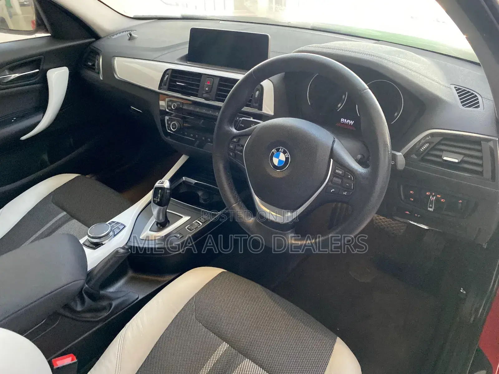 BMW 118i 2018 Red