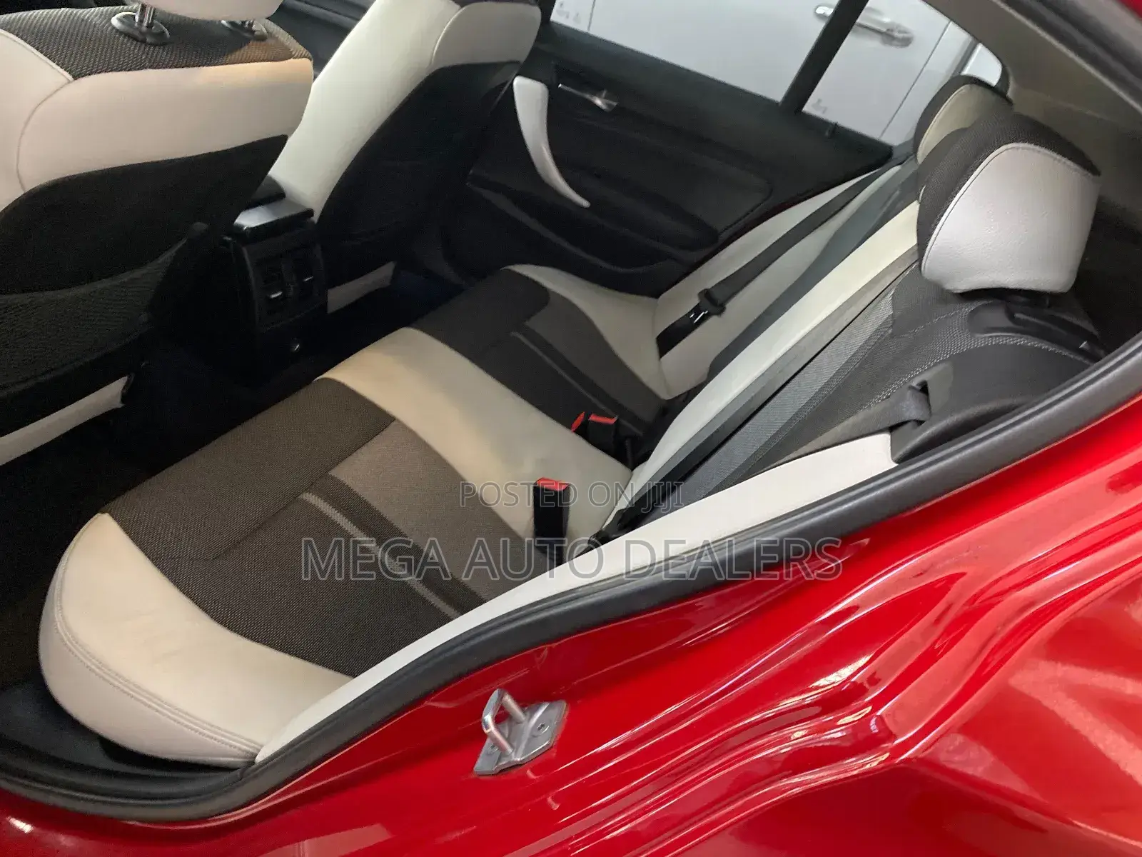BMW 118i 2018 Red