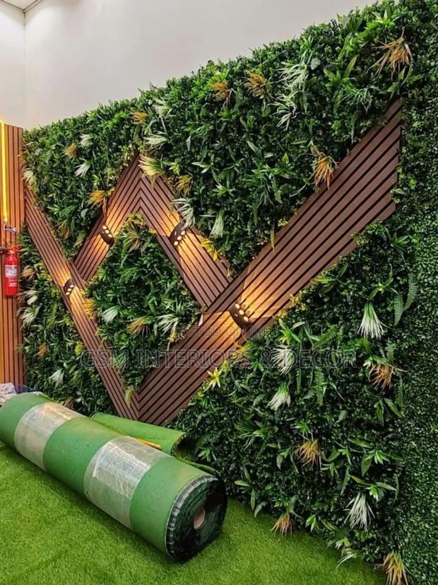 Artificial Green Wall.Panels in Boxwood - main view