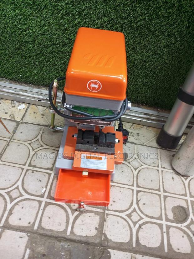 Highly Available Small Key Cutting Machine - main view