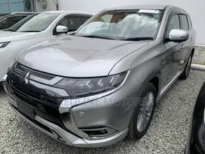 Mitsubishi Outlander 2.0 PHEV AWD 2018 Silver