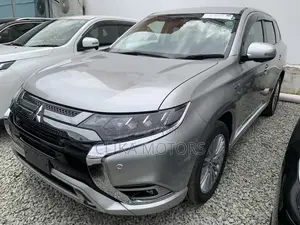 Mitsubishi Outlander 2.0 PHEV AWD 2018 Silver