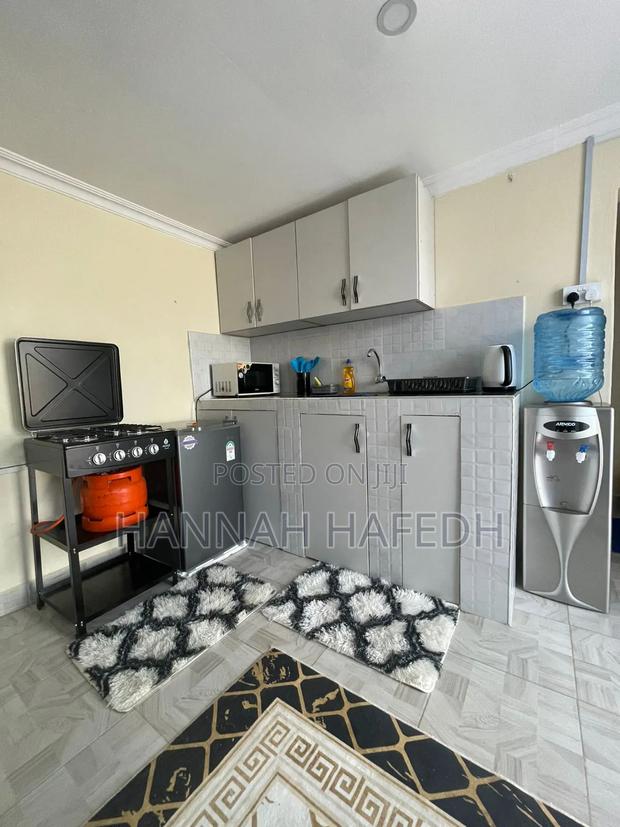 Studio Airbnb in Kamakis Opposite Pallet Lounge - thumbnail 2